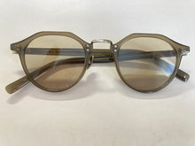 画像をギャラリービューアに読み込む, ADSRの特徴的なリム形状メガネ