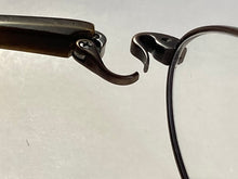 画像をギャラリービューアに読み込む, 黒ニッケル系の逆Rヒンジ溶接修理