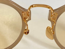 画像をギャラリービューアに読み込む, ADSRゴールドのノーズパッド紛失。交換の際には別のカラーになります。