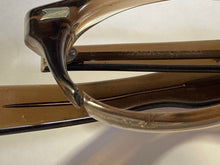 画像をギャラリービューアに読み込む, アメリカンオプティカルのリムが折れています。